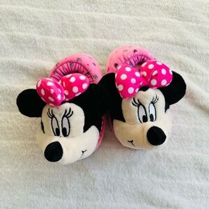 NWOT Disney Minnie Mouse Slippers